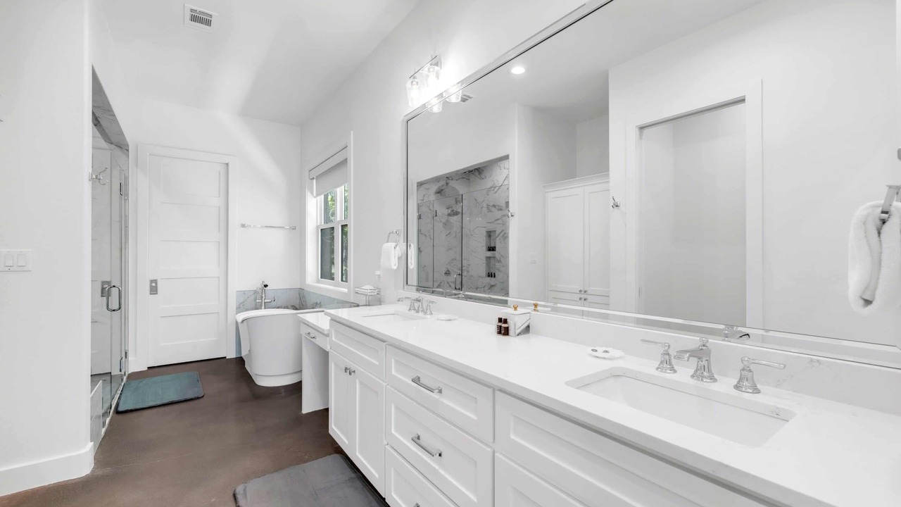 Photo of Bathroom in Cottonwood Shores