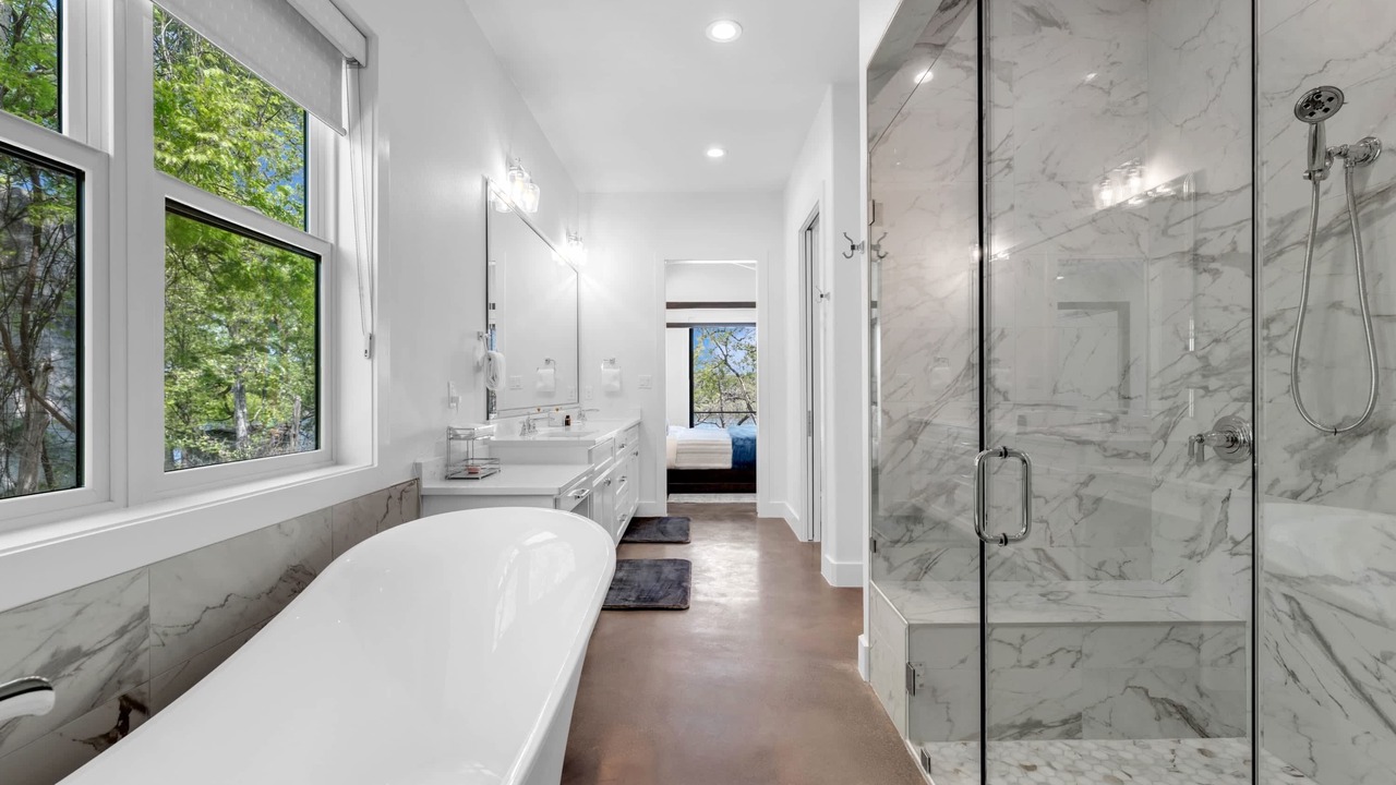 Photo of Bathroom in Cottonwood Shores