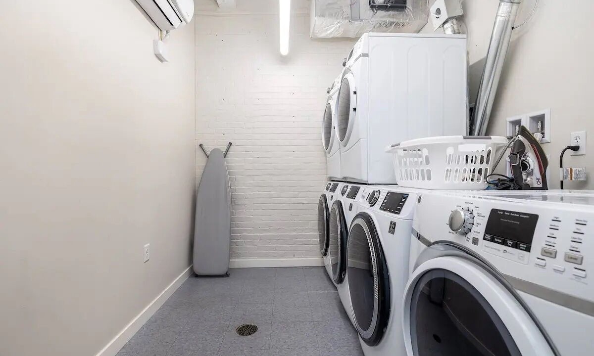 Photo of Others in Downtown Hartford