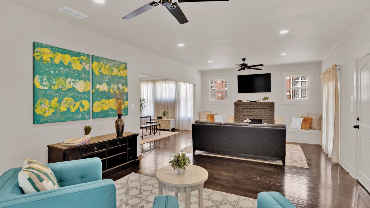 Photo of Livingroom in Highland Historic District
