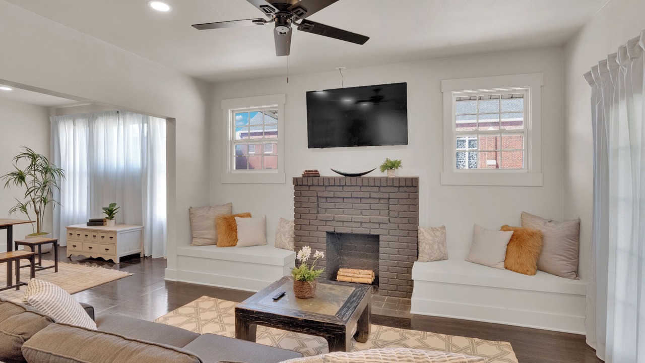 Photo of Livingroom in Highland Historic District