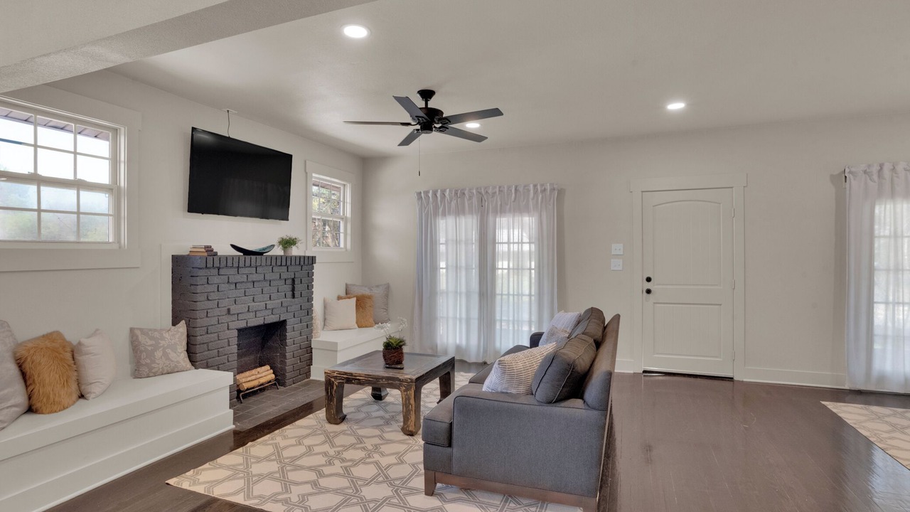 Photo of Livingroom in Highland Historic District