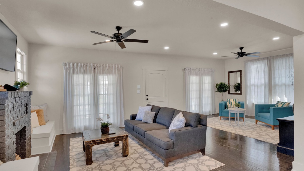 Photo of Livingroom in Highland Historic District