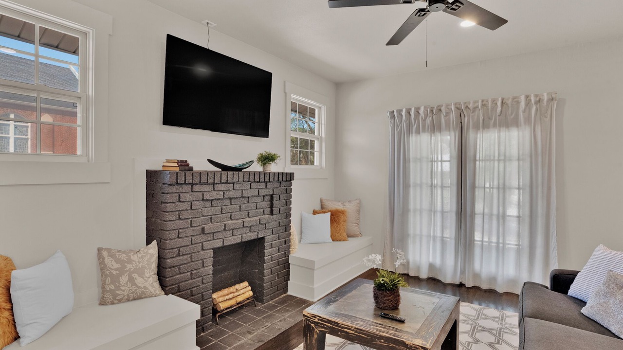 Photo of Livingroom in Highland Historic District