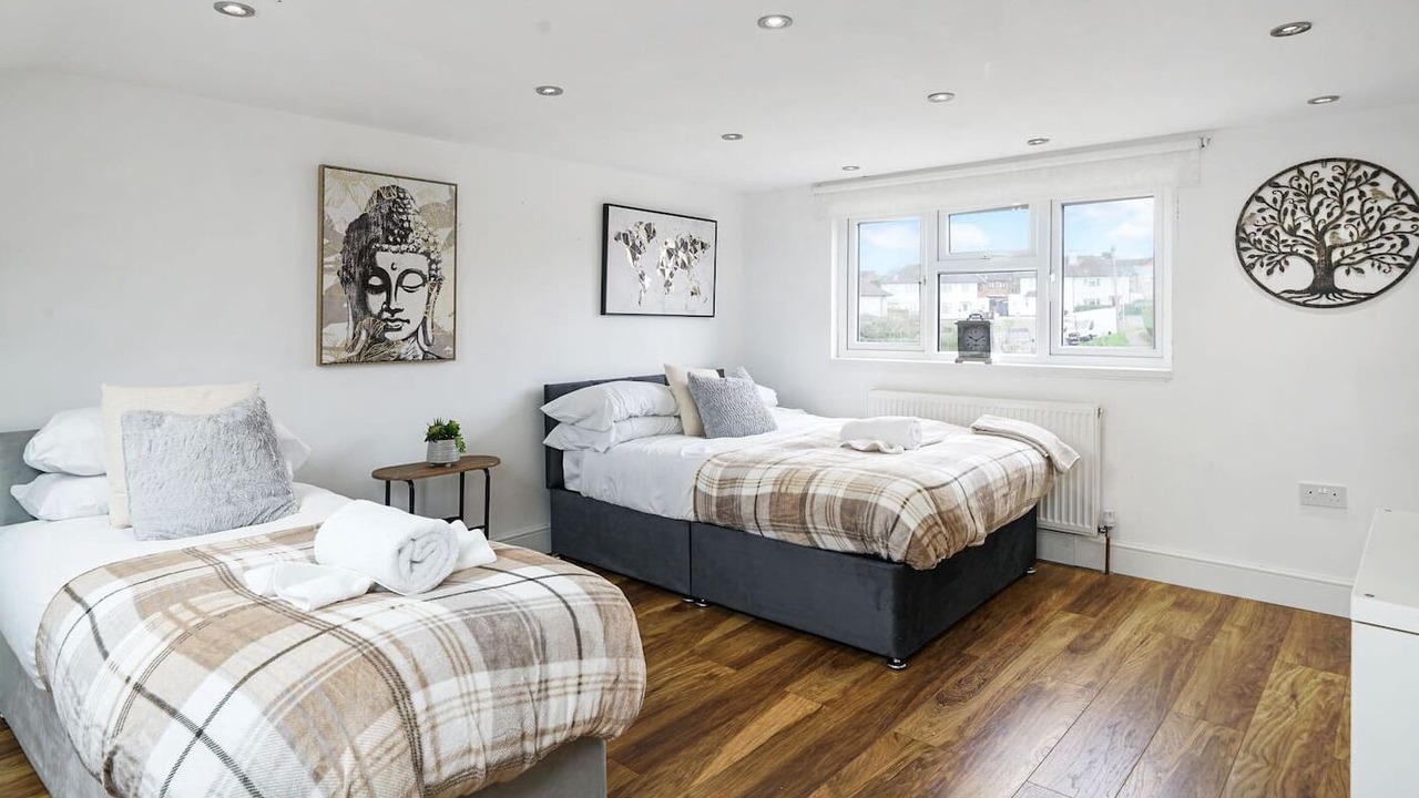 Photo of Others in Elstree