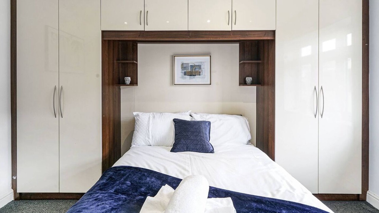 Photo of Others in Elstree