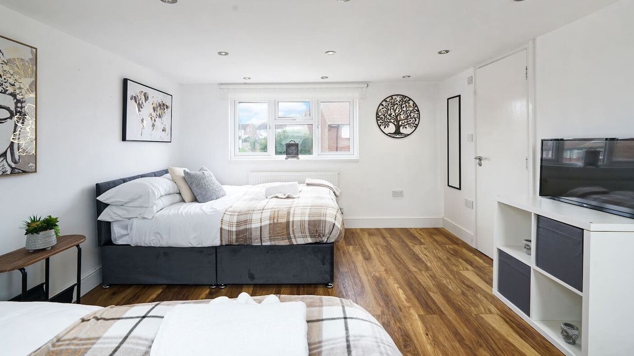 Photo of Others in Elstree