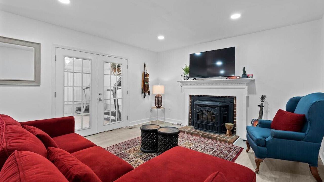 Photo of Livingroom in North Laurel