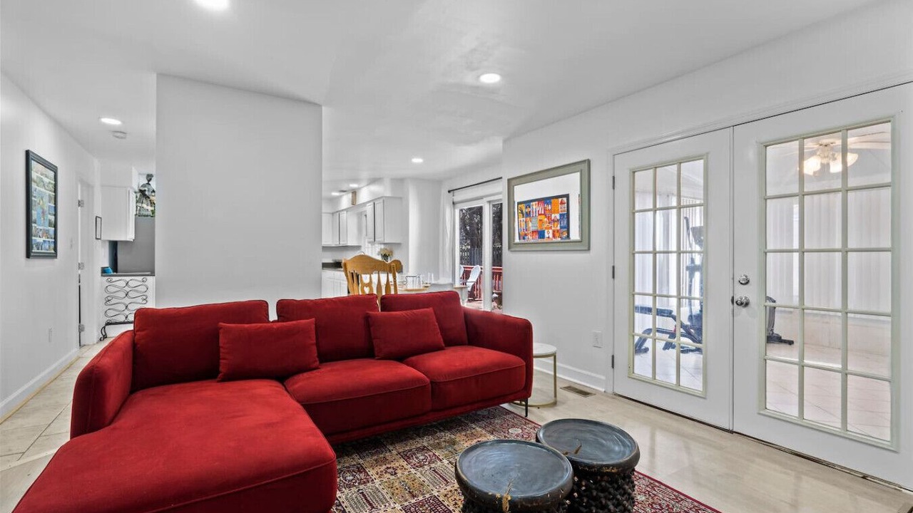 Photo of Livingroom in North Laurel