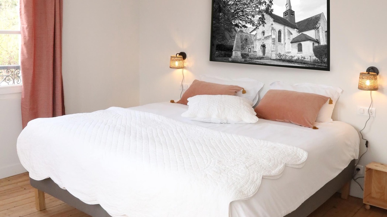 Photo of Bedroom in Courteuil