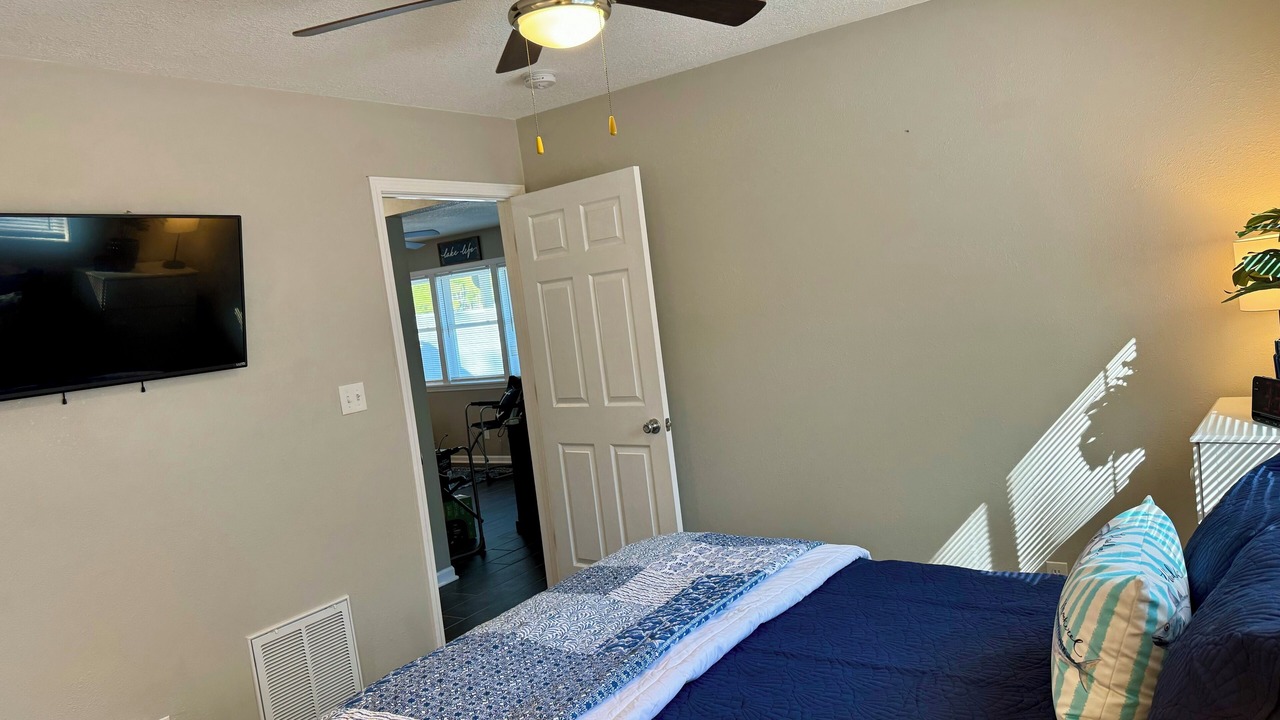 Photo of Bedroom in Sunrise Beach