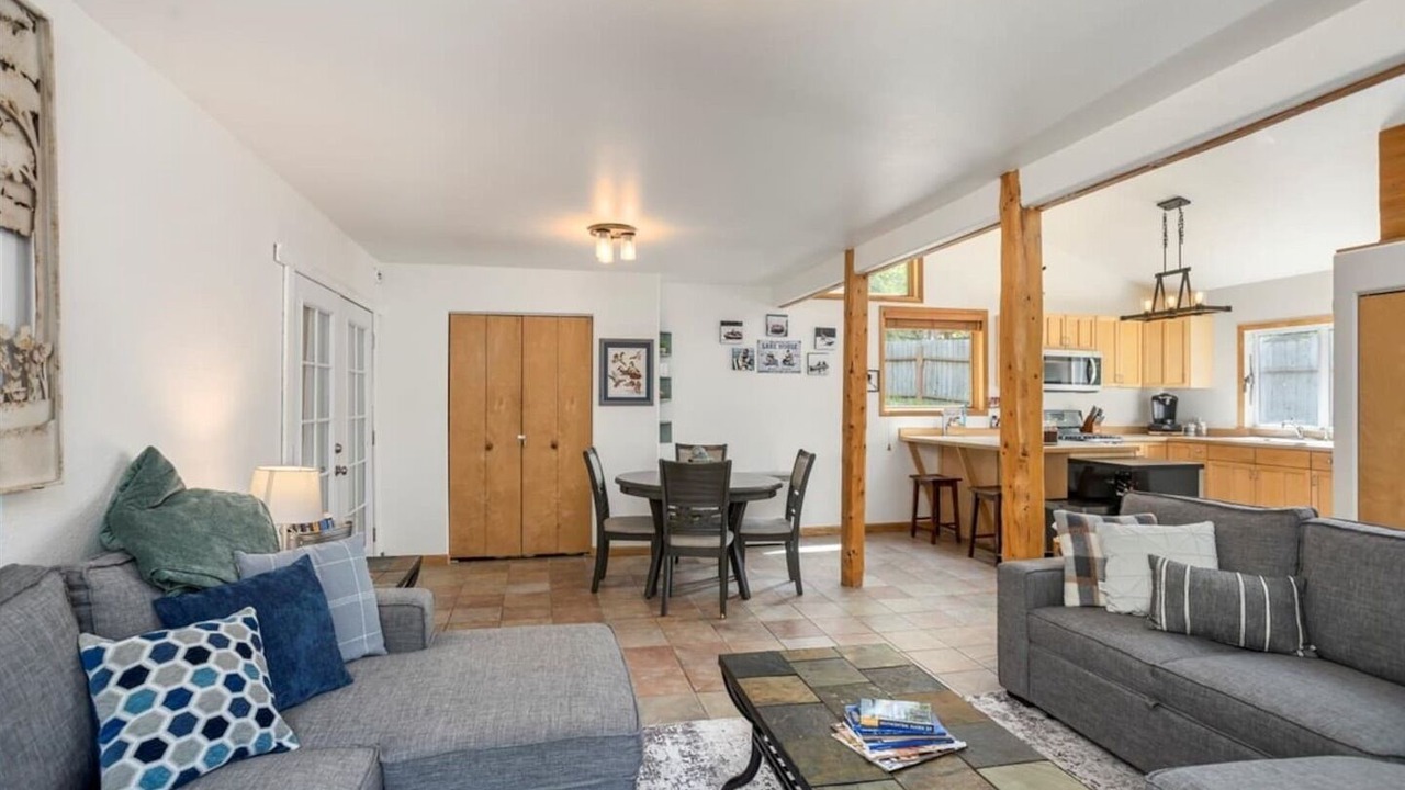 Photo of Livingroom in Meadow Lakes
