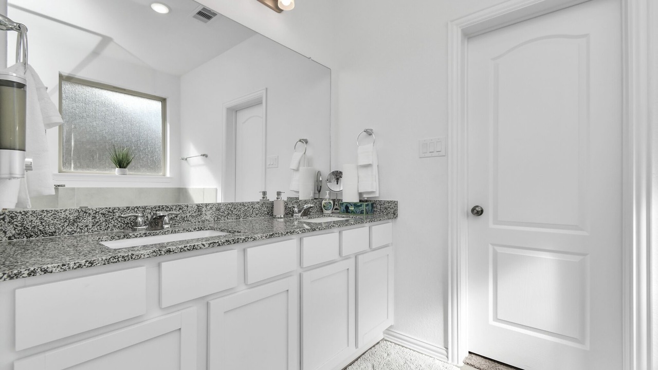 Photo of Bathroom in Clodine