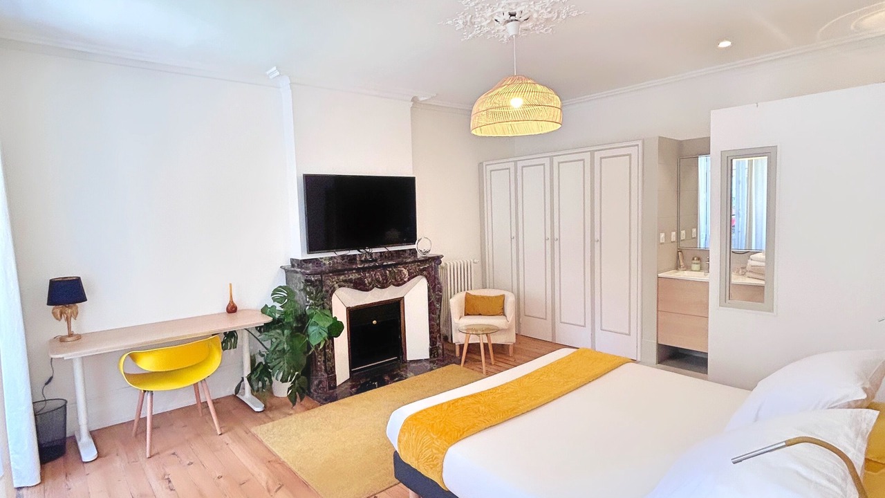 Photo of Bedroom in Carmes