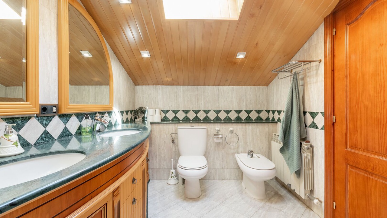 Photo of Bathroom in Vallromanes