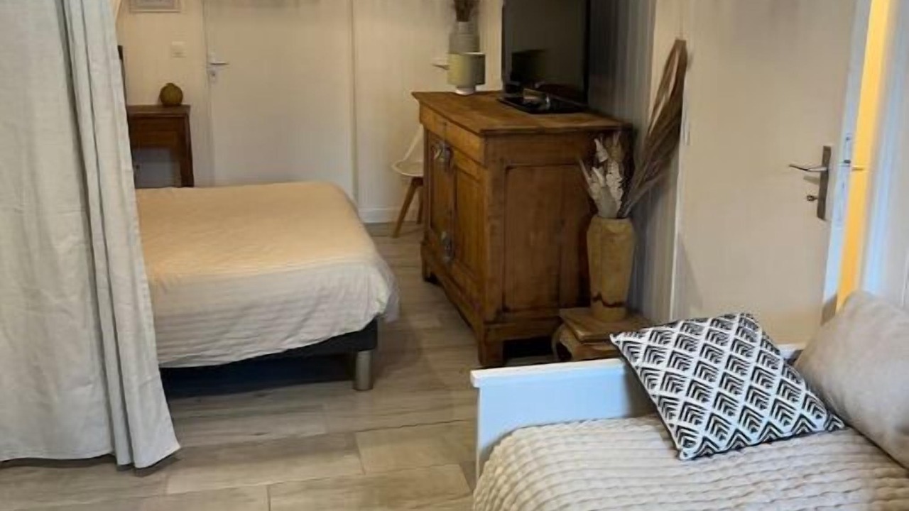 Photo of Bedroom in Lumbin