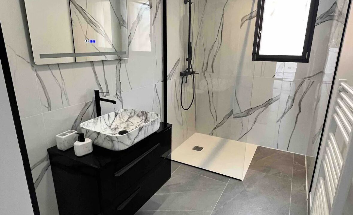 Photo of Bathroom in Vacqueyras