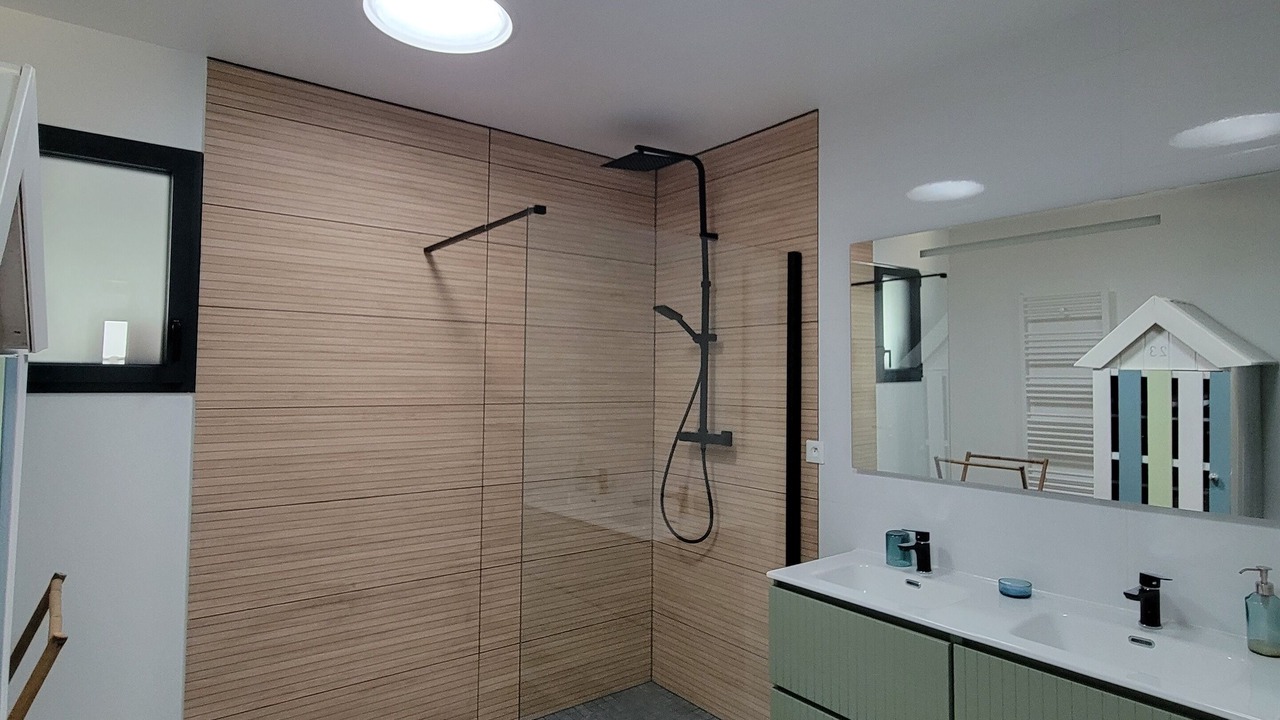 Photo of Bathroom in Hauteville-sur-Mer