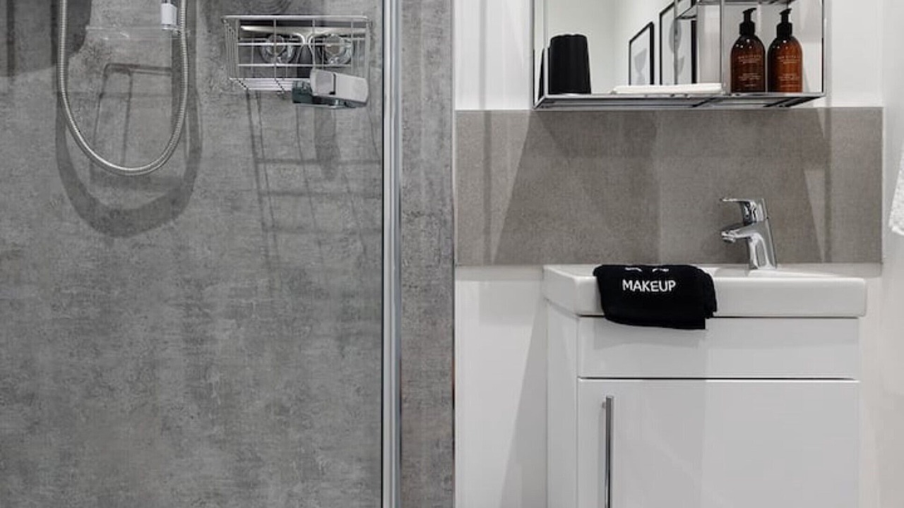 Photo of Bathroom in Rosudgeon