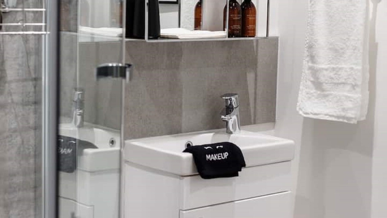 Photo of Bathroom in Rosudgeon