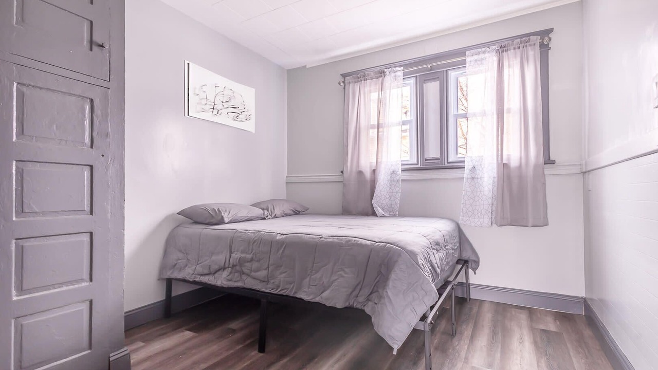 Photo of Bedroom in Downtown Niagara Falls