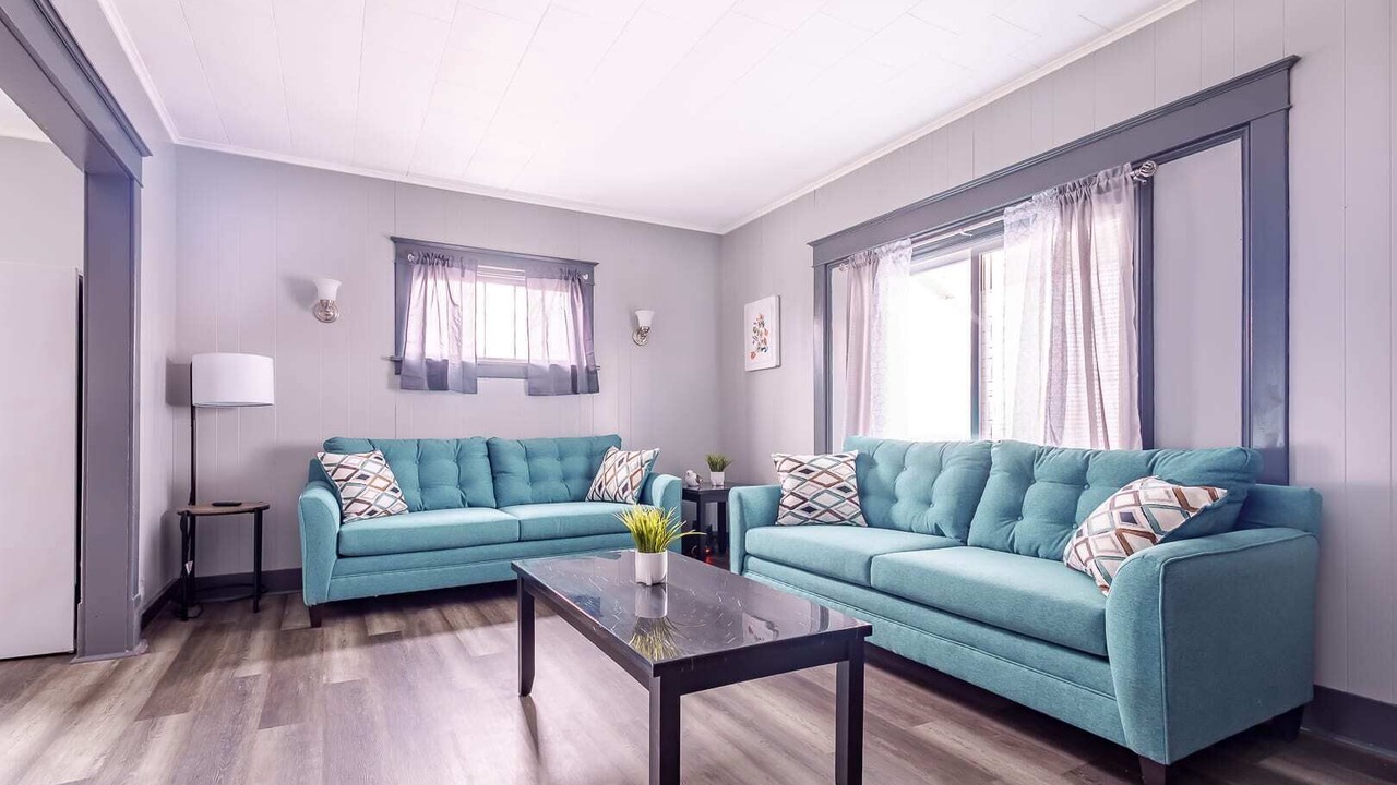 Photo of Livingroom in Downtown Niagara Falls