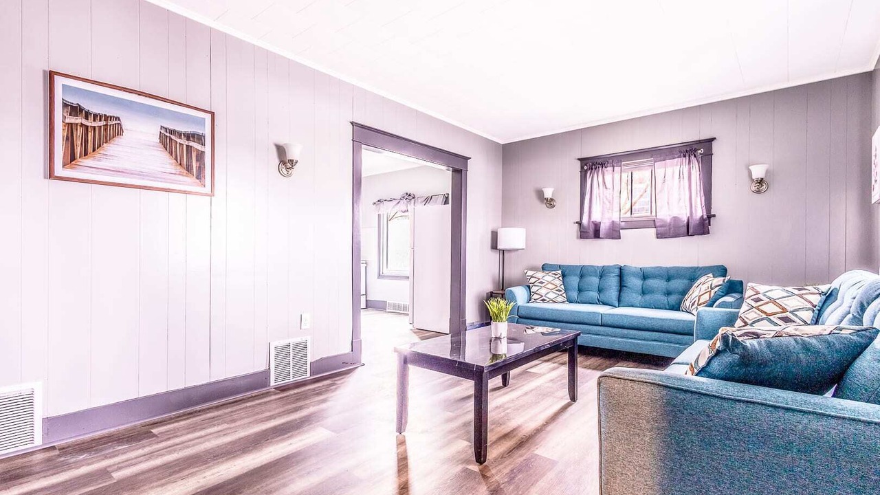 Photo of Livingroom in Downtown Niagara Falls