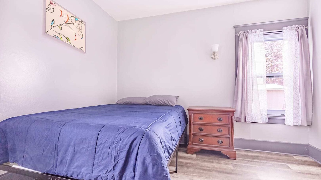 Photo of Bedroom in Downtown Niagara Falls
