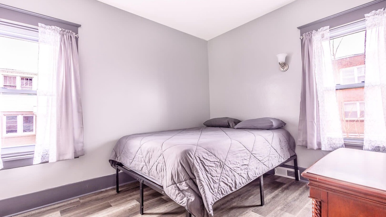 Photo of Bedroom in Downtown Niagara Falls
