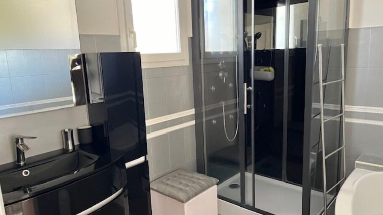 Photo of Bathroom in Meze