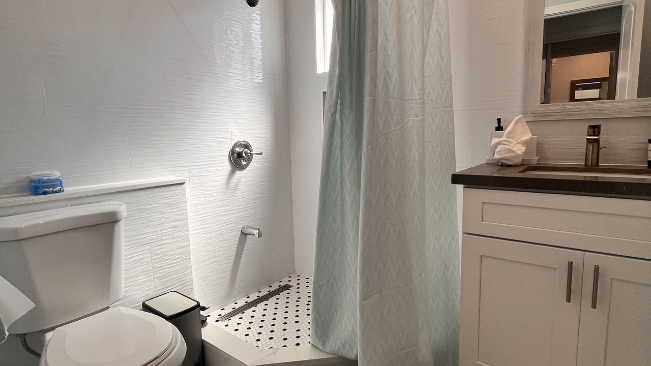 Photo of Bathroom in Midway City