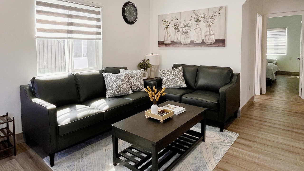 Photo of Livingroom in Midway City