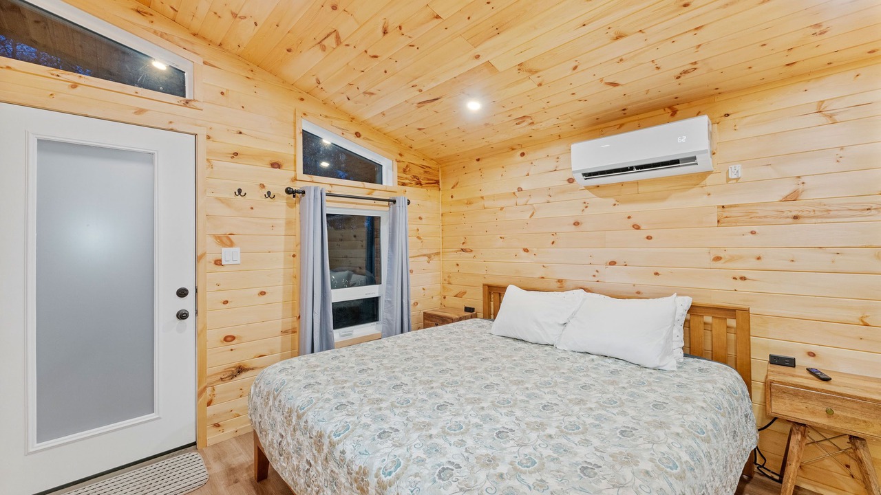 Photo of Bedroom in Martin City