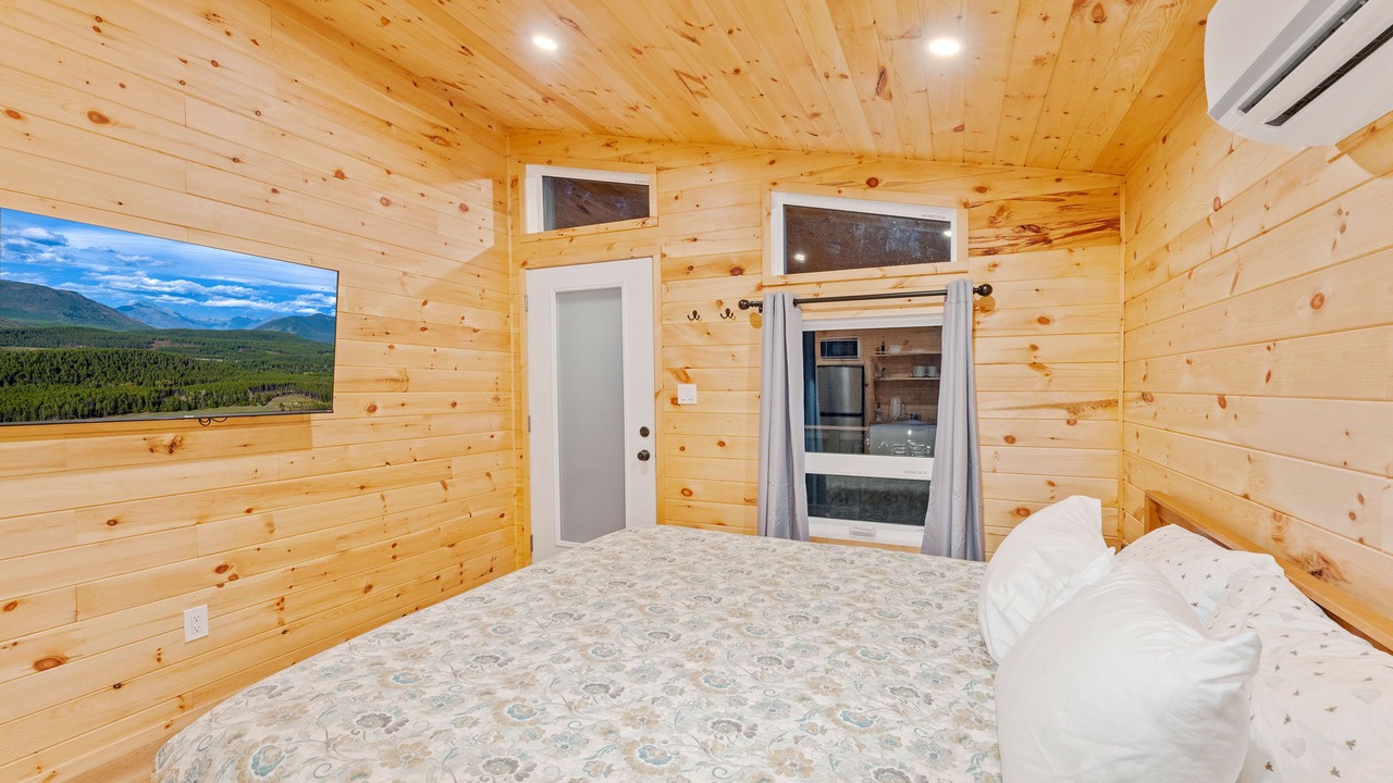 Photo of Bedroom in Martin City