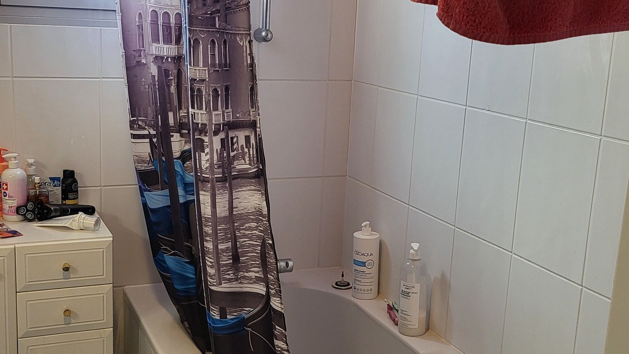 Photo of Bathroom in Menetreuil
