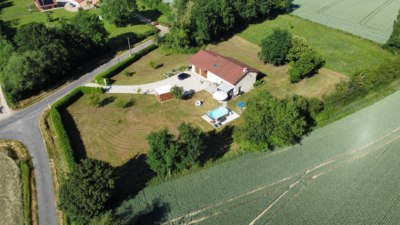 Photo of Outdoor in Menetreuil