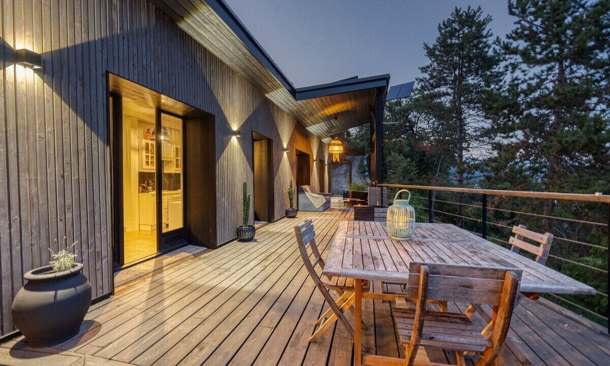 Photo of Outdoor in Lavars