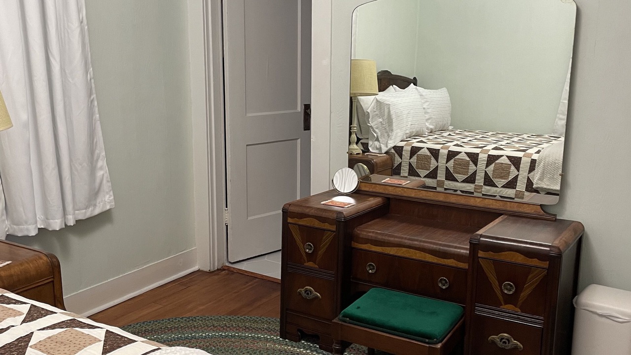 Photo of Bedroom in Coquille