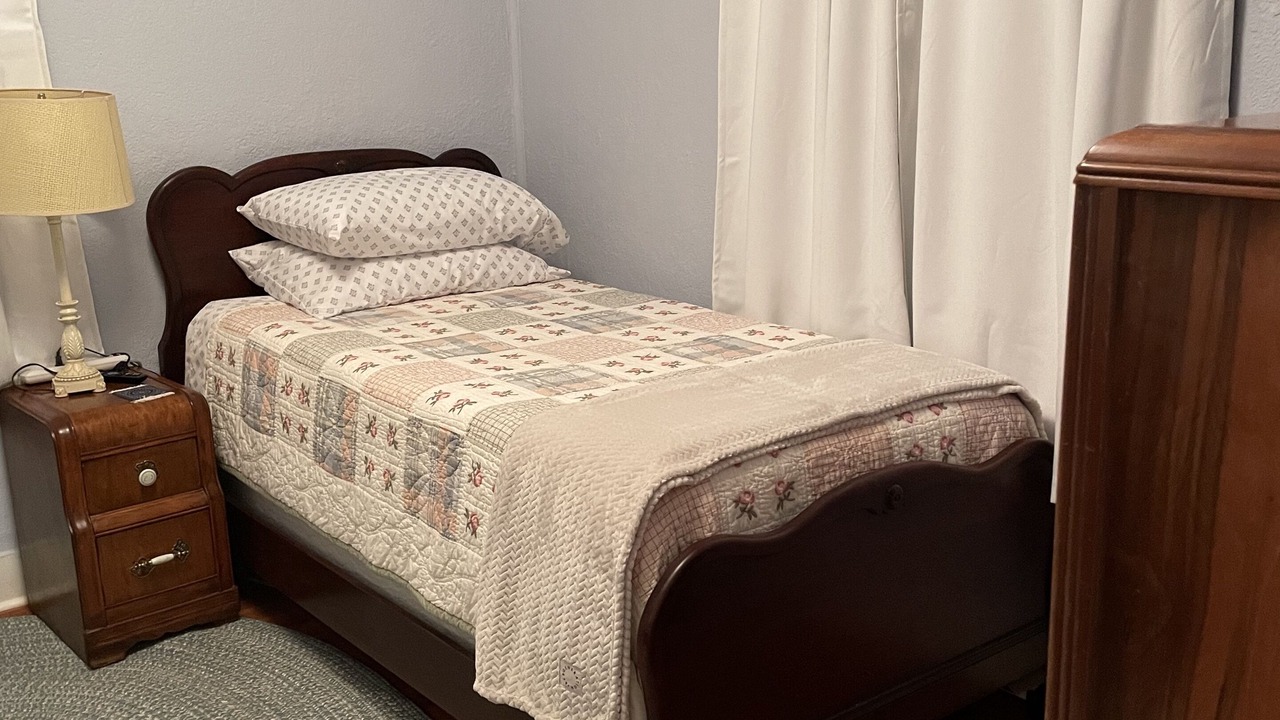 Photo of Bedroom in Coquille