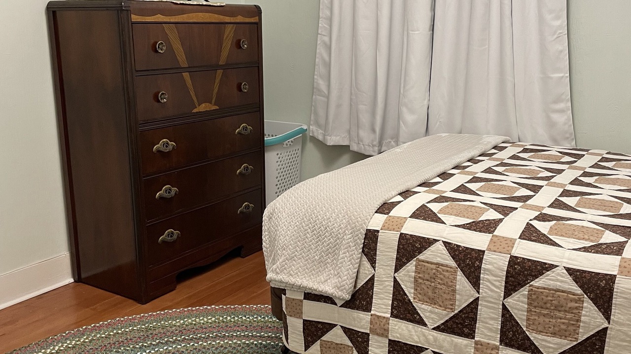 Photo of Bedroom in Coquille