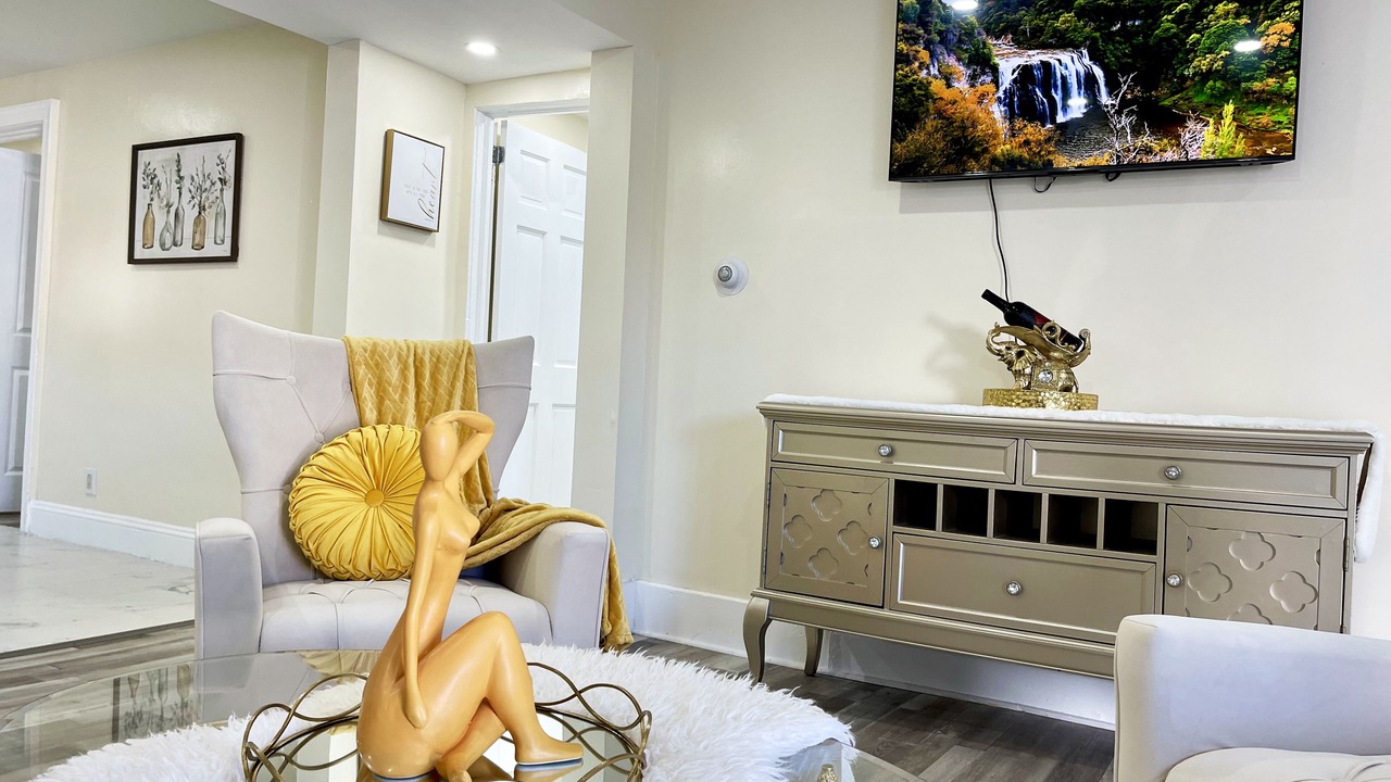 Photo of Livingroom in Utica