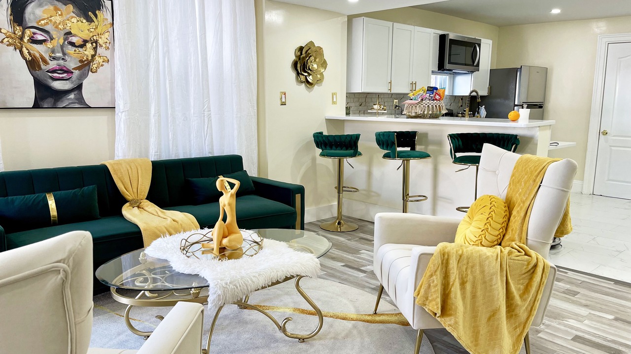 Photo of Livingroom in Utica