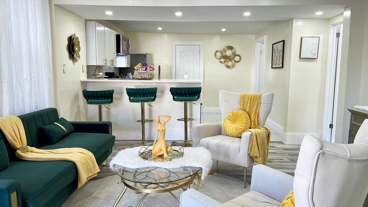 Photo of Livingroom in Utica