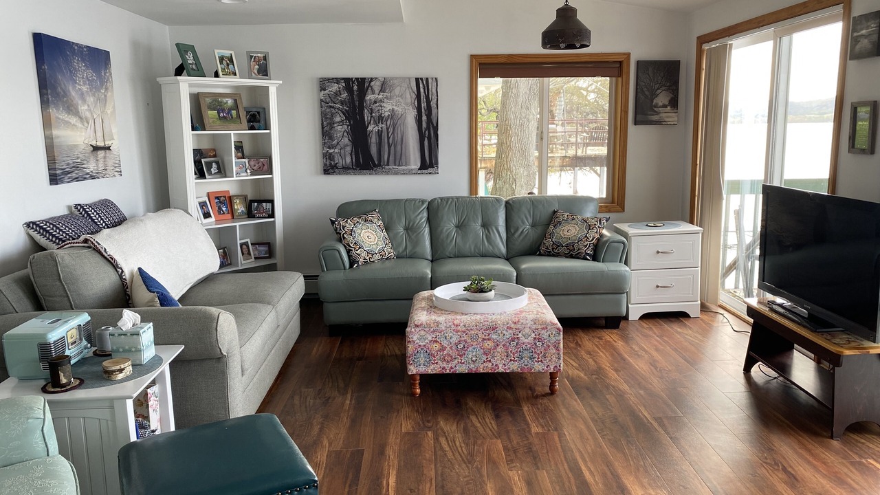 Photo of Livingroom in Town of Otsego