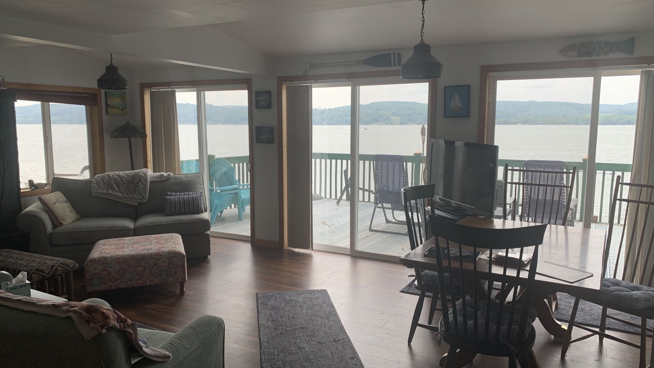Photo of Livingroom in Town of Otsego