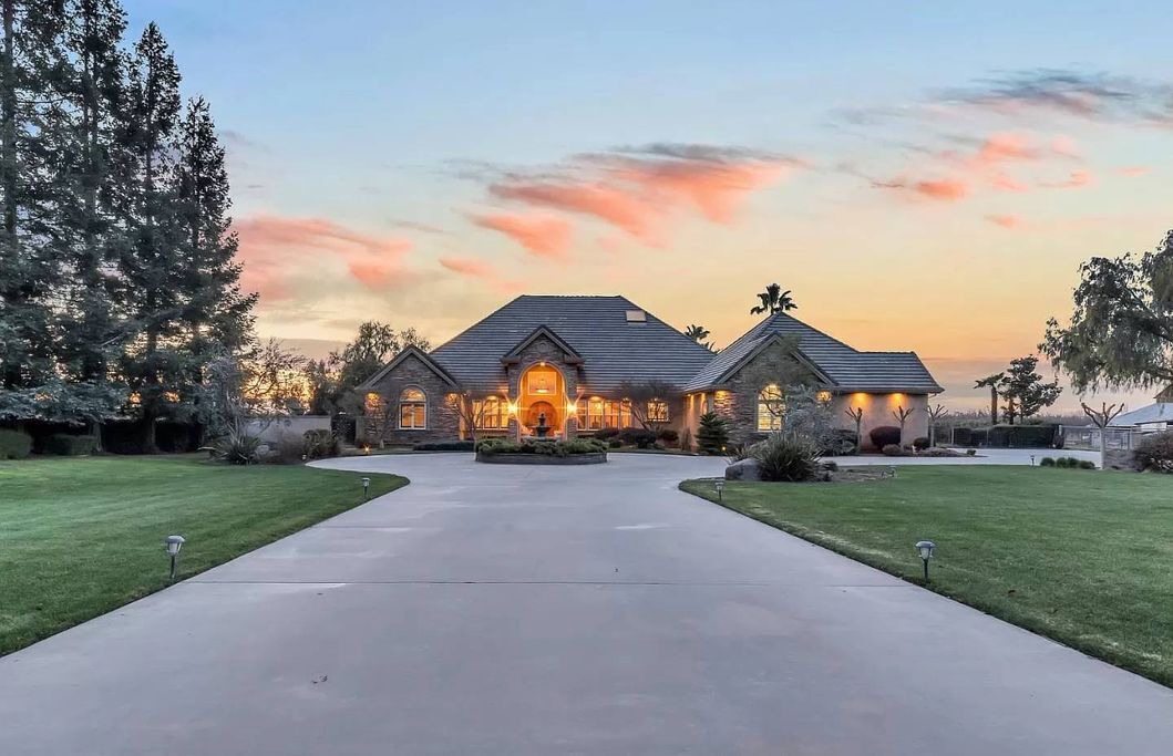 Photo of Outdoor in Peters