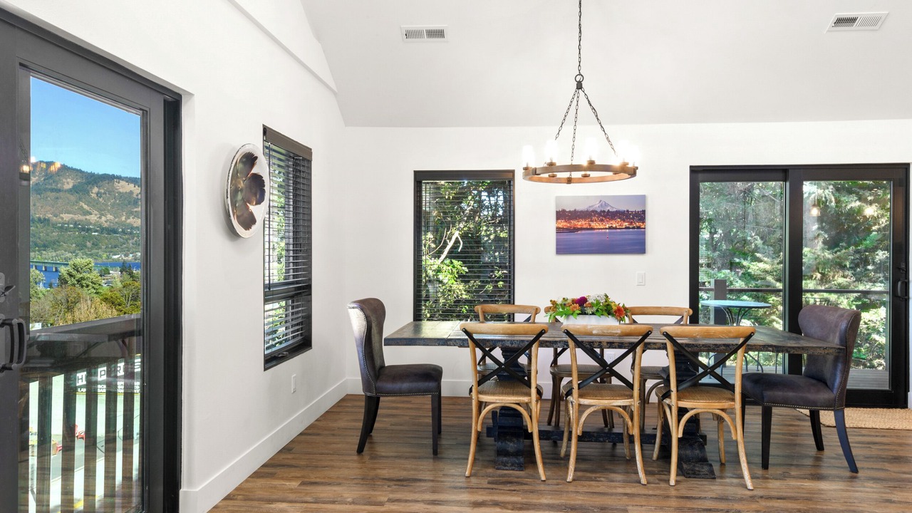 Photo of Livingroom in Hood River