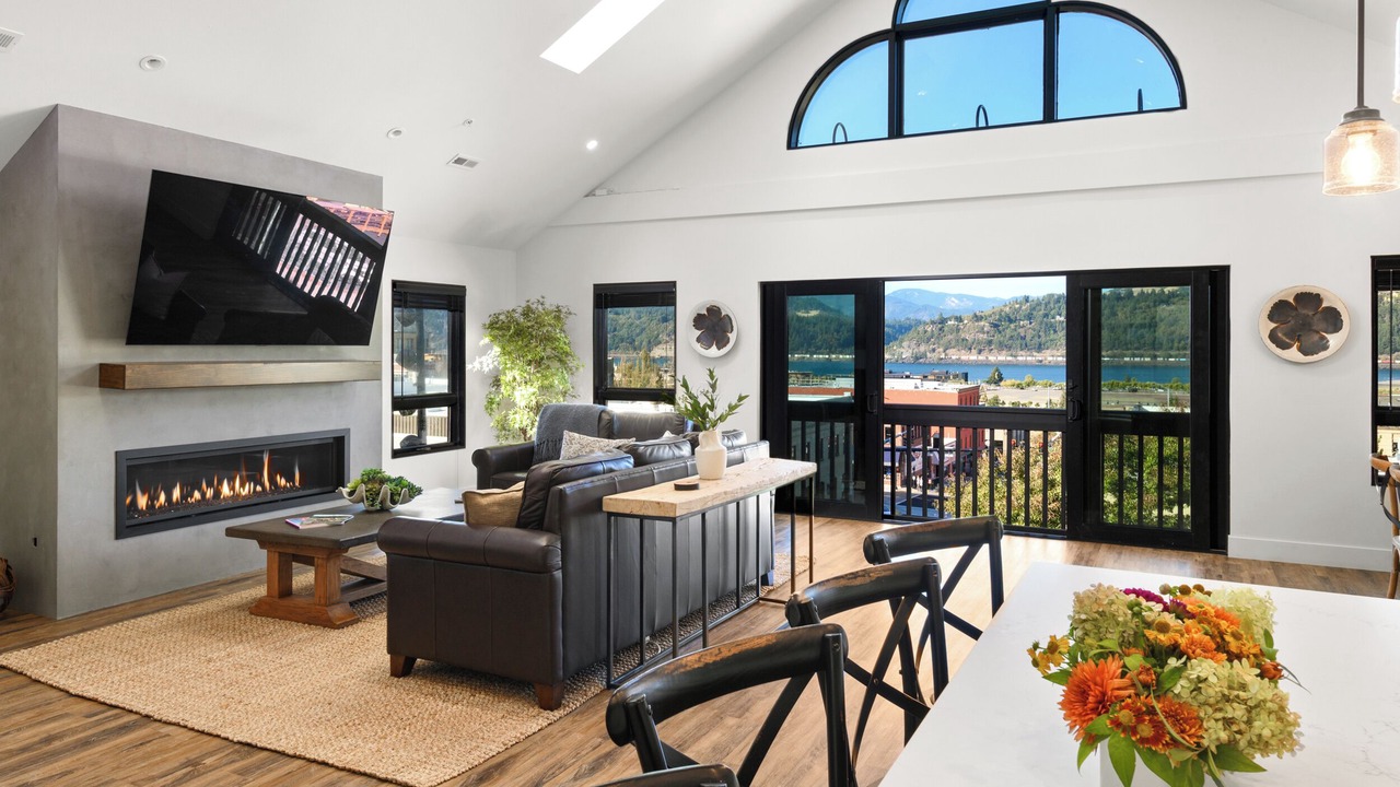 Photo of Livingroom in Hood River