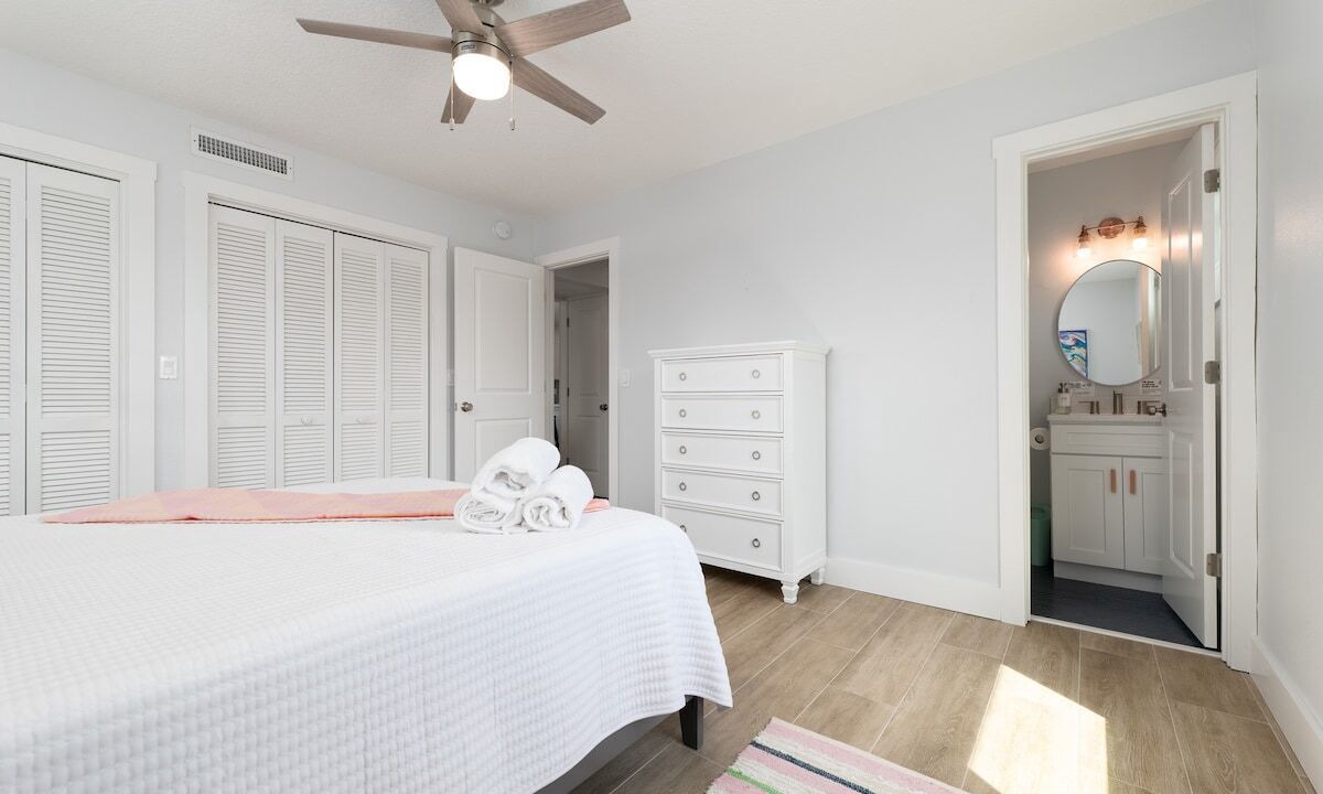 Photo of Bedroom in Neptune Beach