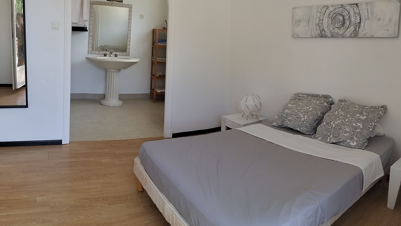 Photo of Bedroom in Corps